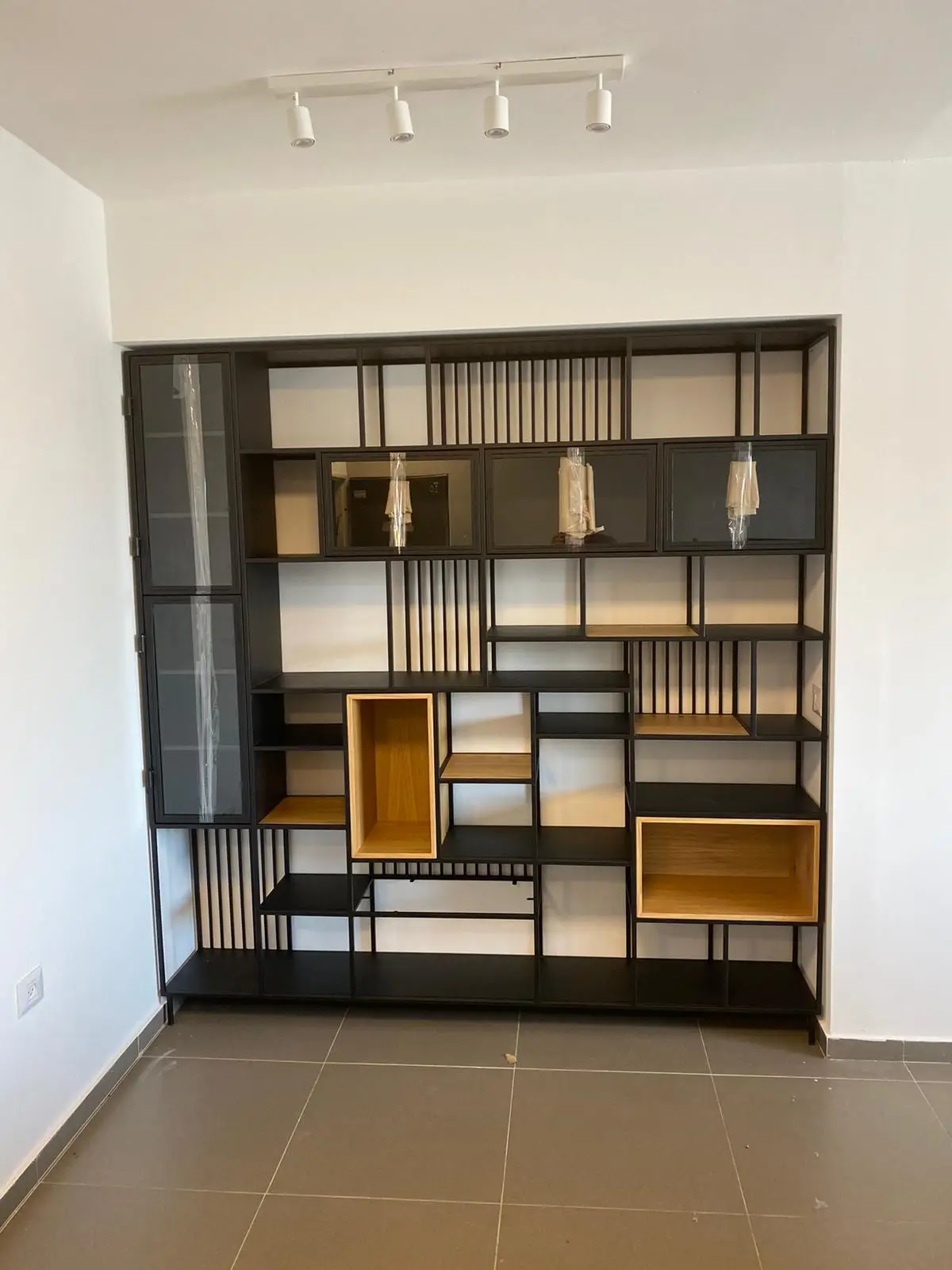 פרויקט ריהוט של Cubix 16